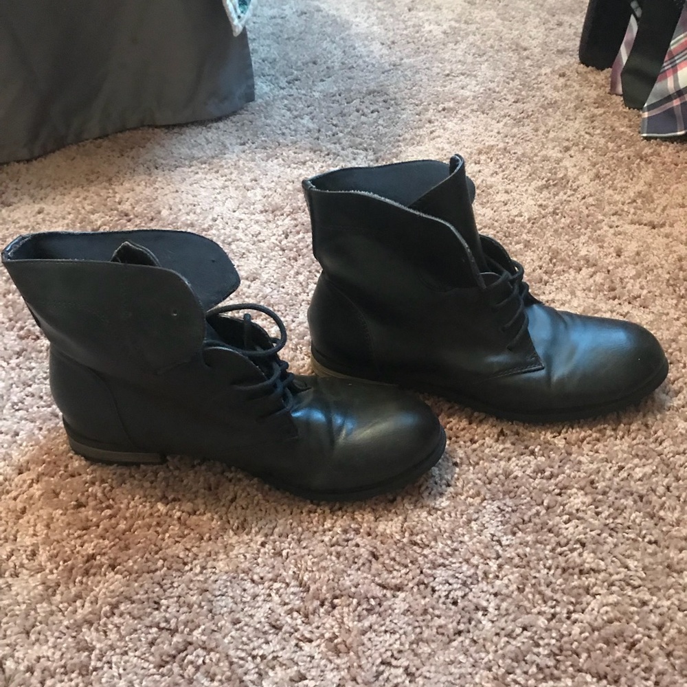 Black Vintage style leather biker boots